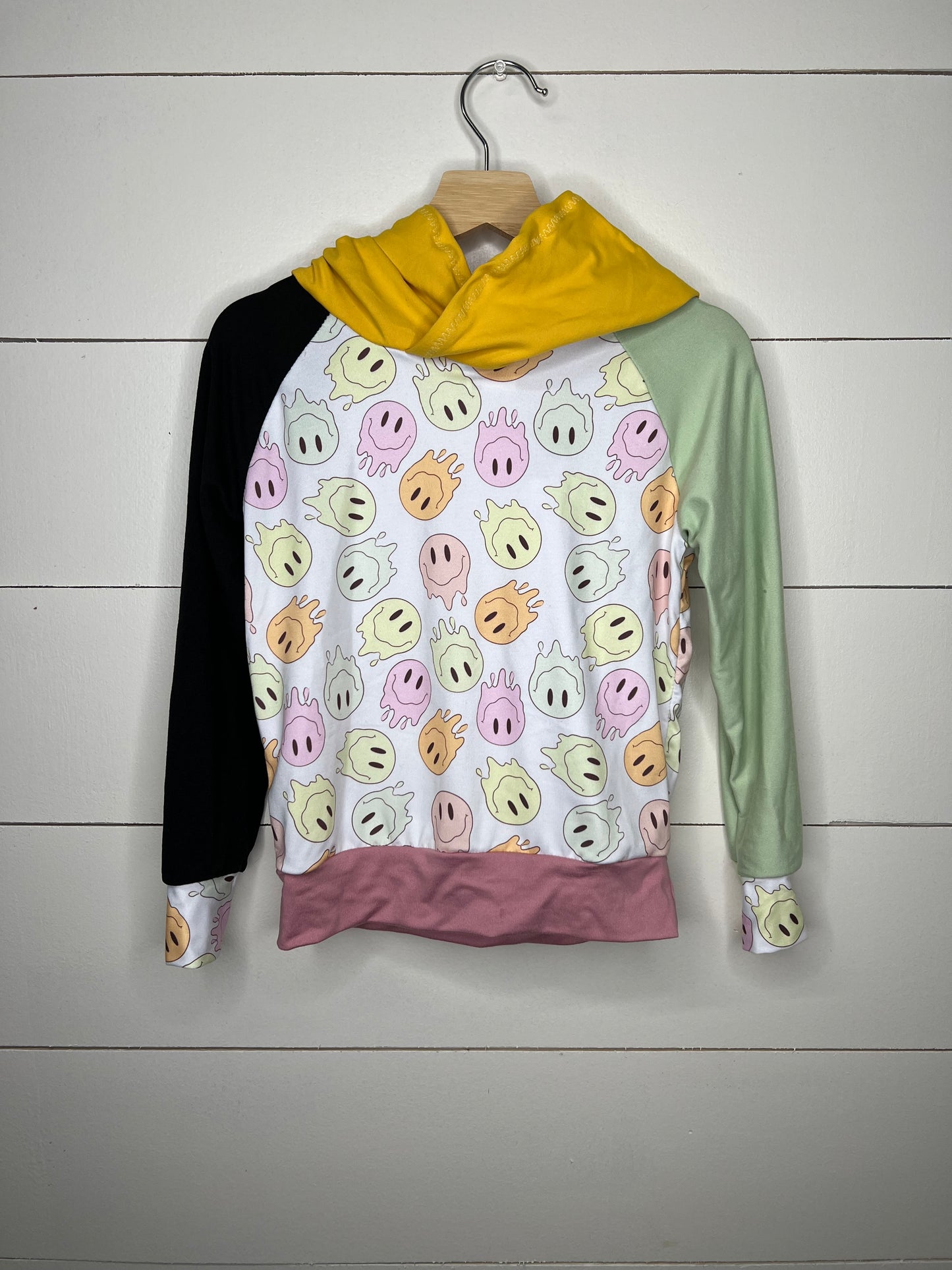 Color block smiley hoodie